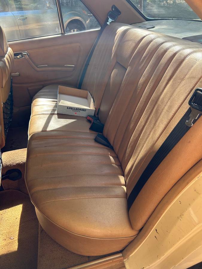 Mercedes-240-d-diesel-1981-yellow-2