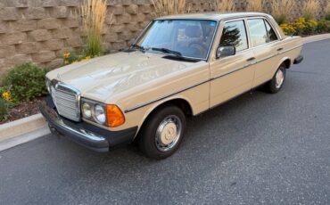 Mercedes-240d-diesel-1980-white-6