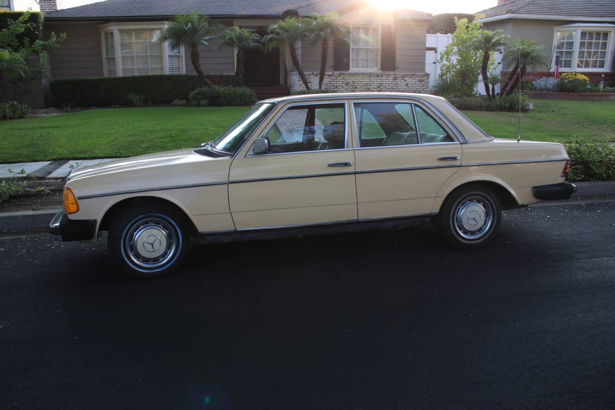 Mercedes-240d-diesel-1981-1