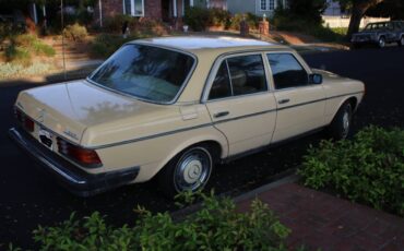 Mercedes-240d-diesel-1981-2