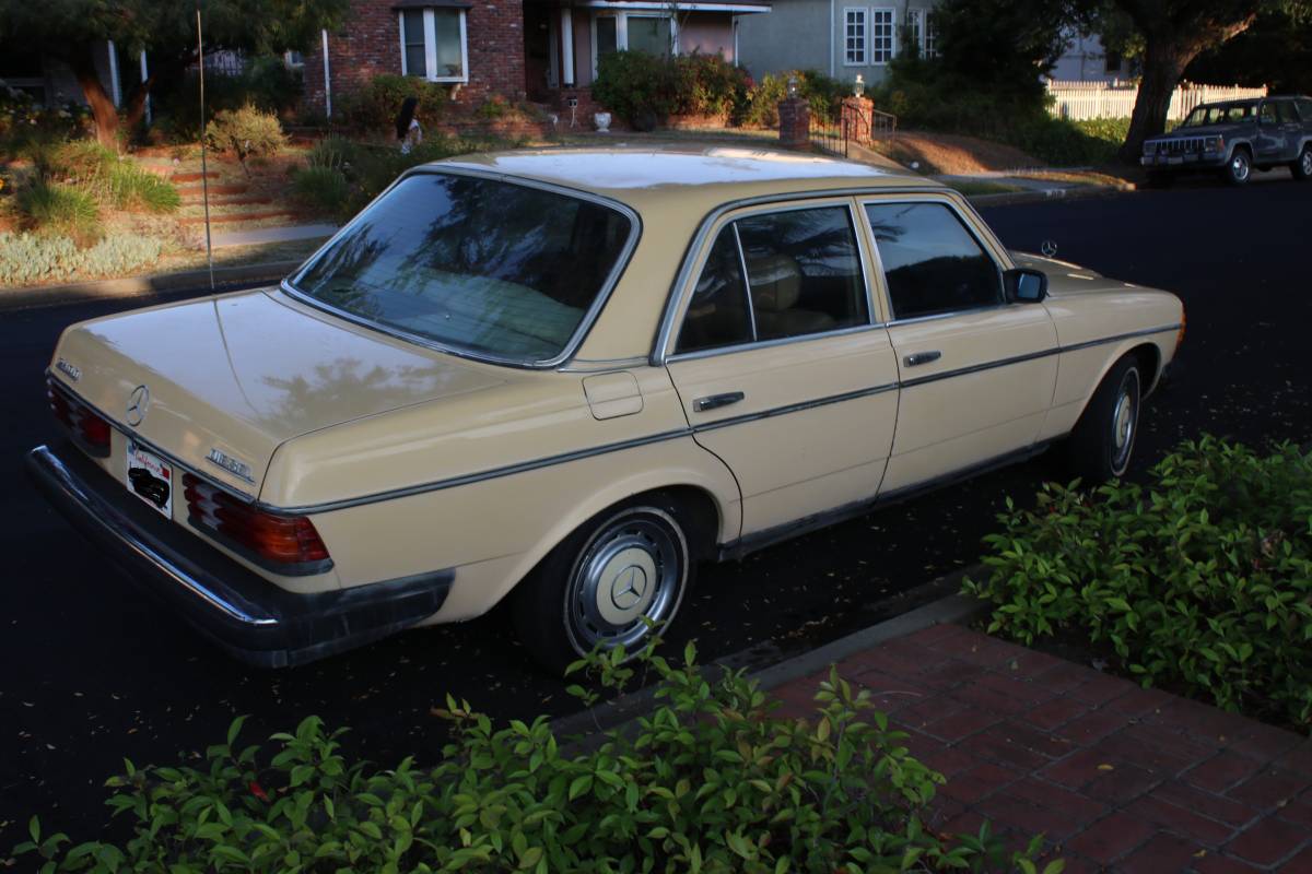Mercedes-240d-diesel-1981-2