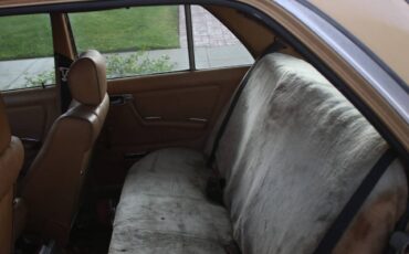 Mercedes-240d-diesel-1981-5