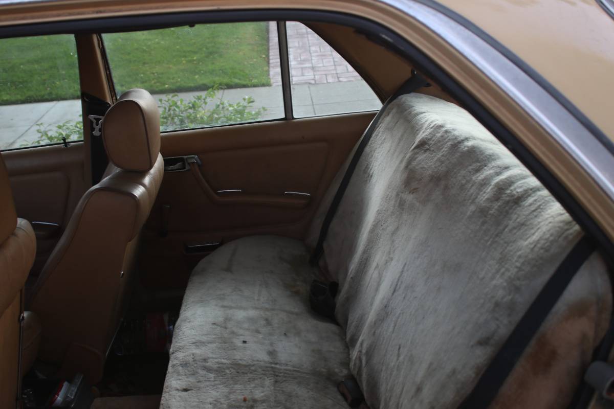 Mercedes-240d-diesel-1981-5