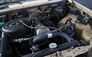 Mercedes-240d-diesel-1981-8
