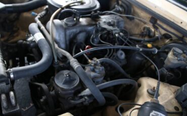 Mercedes-240d-diesel-1981-9