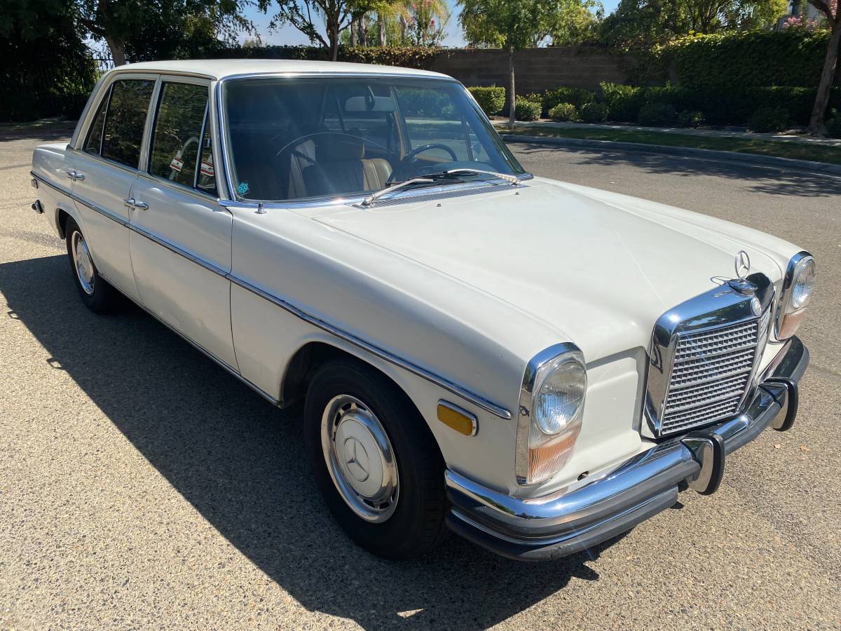 Mercedes-250-1972-white-1