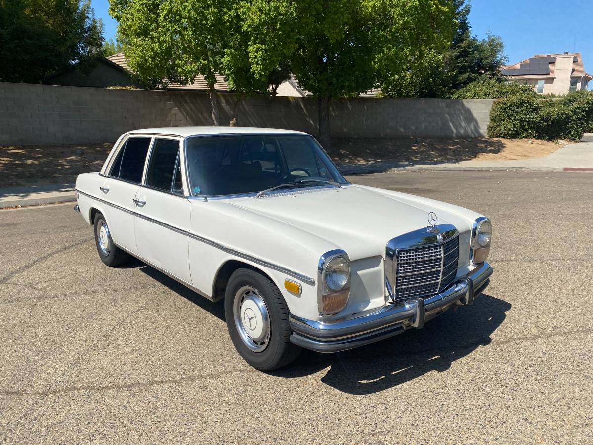 Mercedes-250-1972-white-14