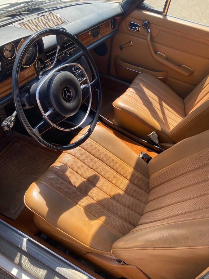 Mercedes-250-1972-white-15