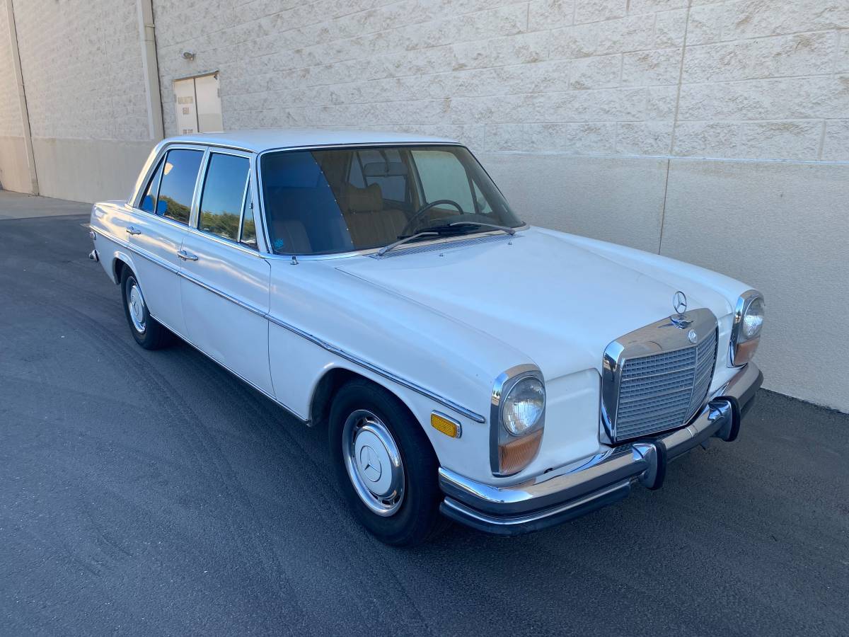 Mercedes-250-1972-white-23
