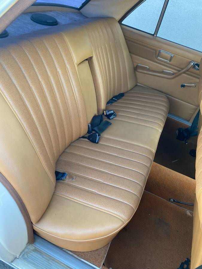 Mercedes-250-1972-white-25