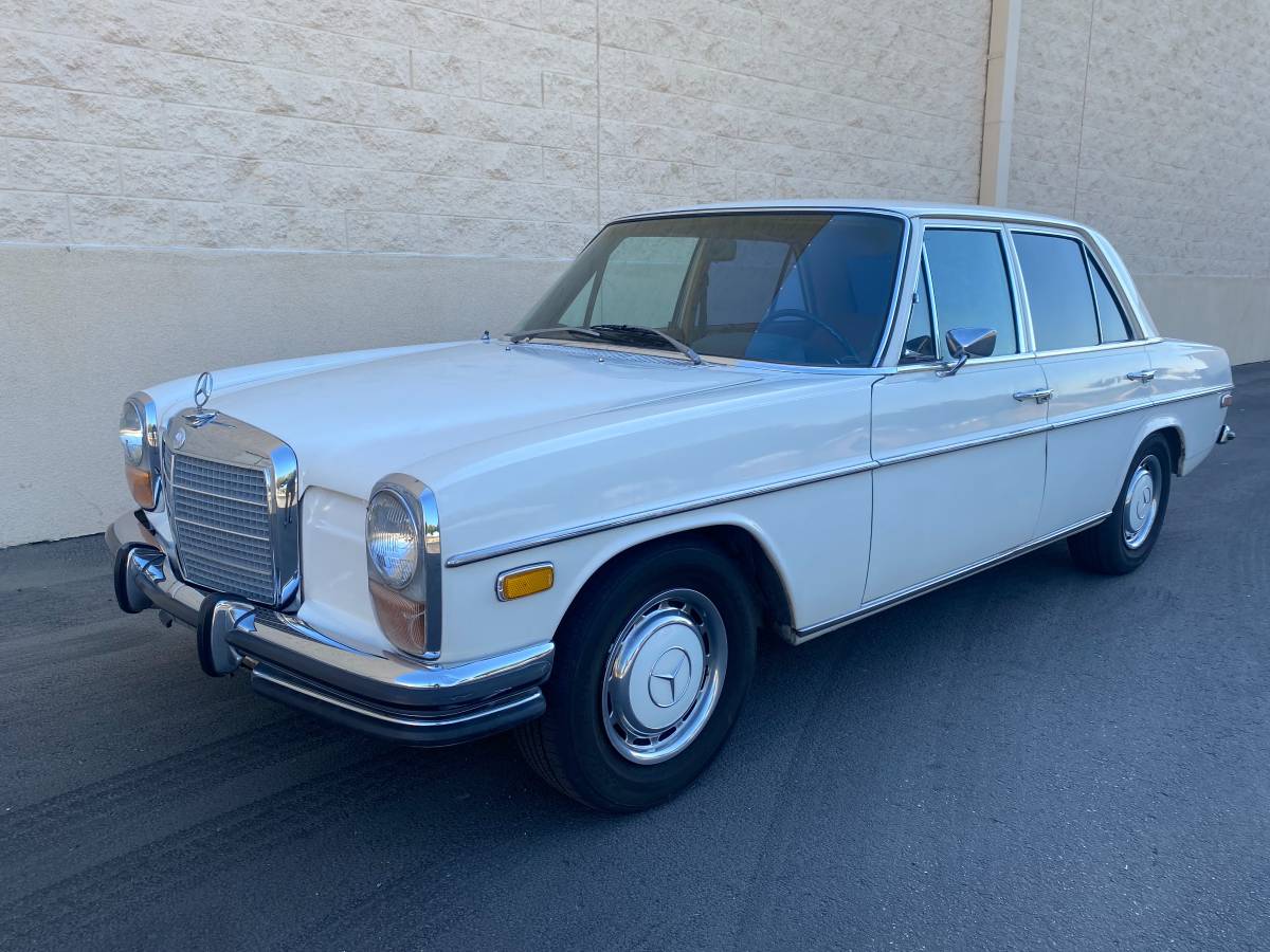 Mercedes-250-1972-white-34