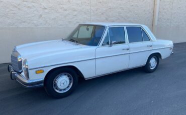 Mercedes-250-1972-white-36