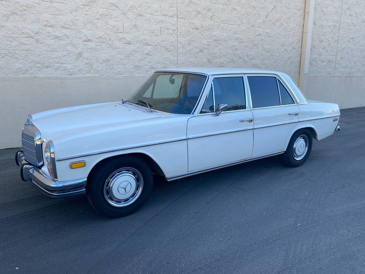 Mercedes-250-1972-white-36