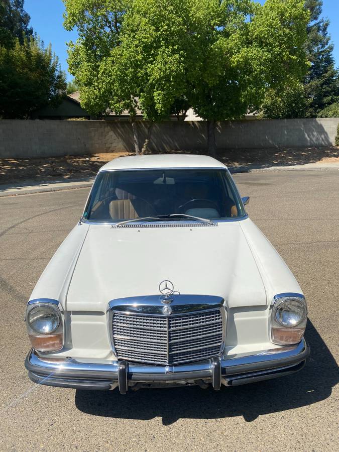 Mercedes-250-1972-white-4