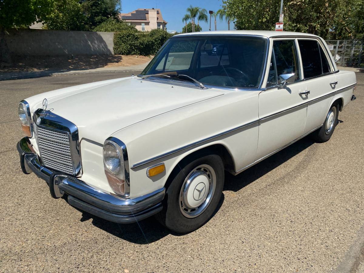 Mercedes-250-1972-white-5