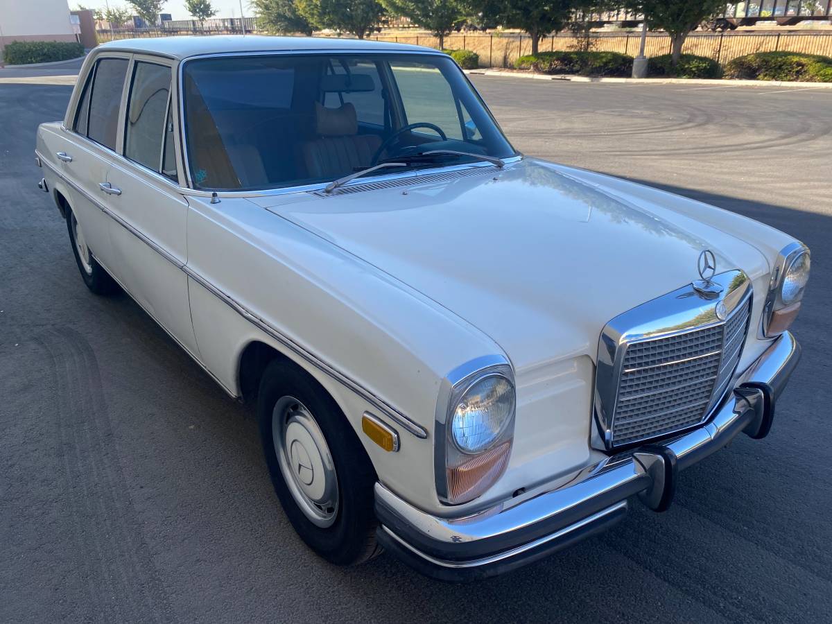 Mercedes-250-1972-white-7