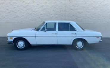 Mercedes-250-1972-white-8