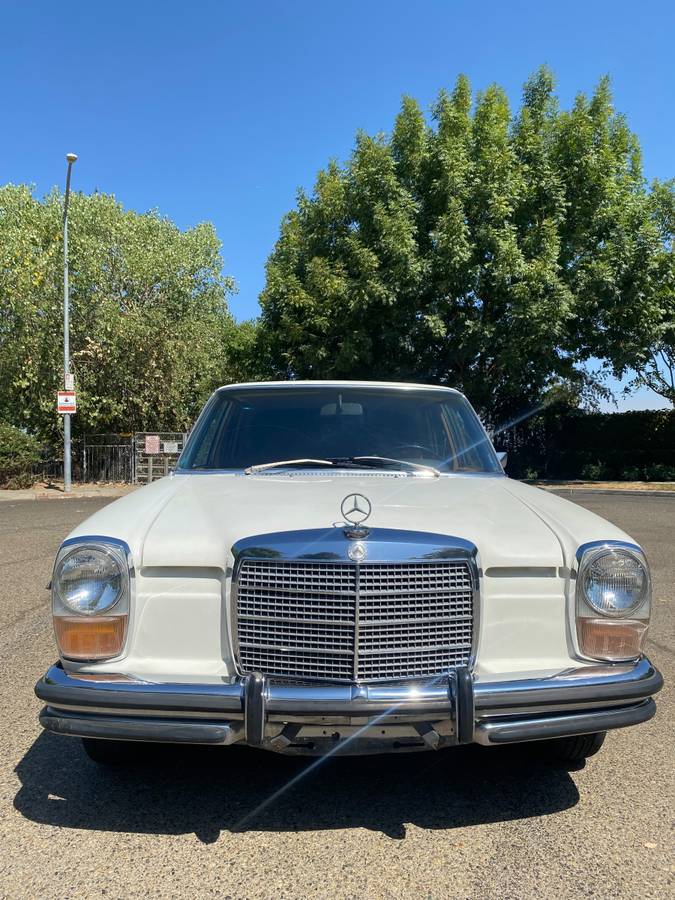 Mercedes-250-2.8-liter-1972-white-1