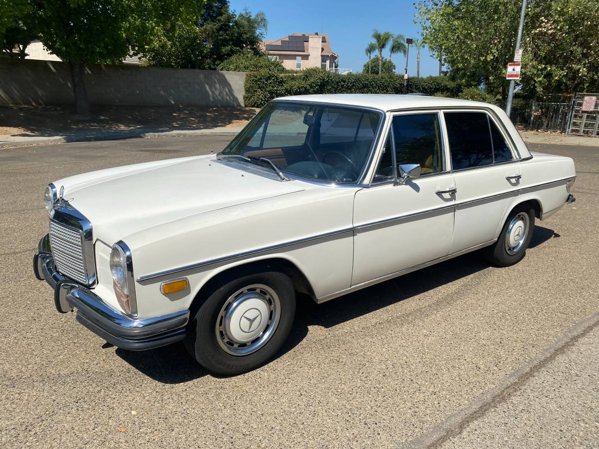 Mercedes-250-2.8-liter-1972-white-11