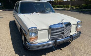Mercedes-250-2.8-liter-1972-white-12