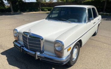 Mercedes-250-2.8-liter-1972-white-14
