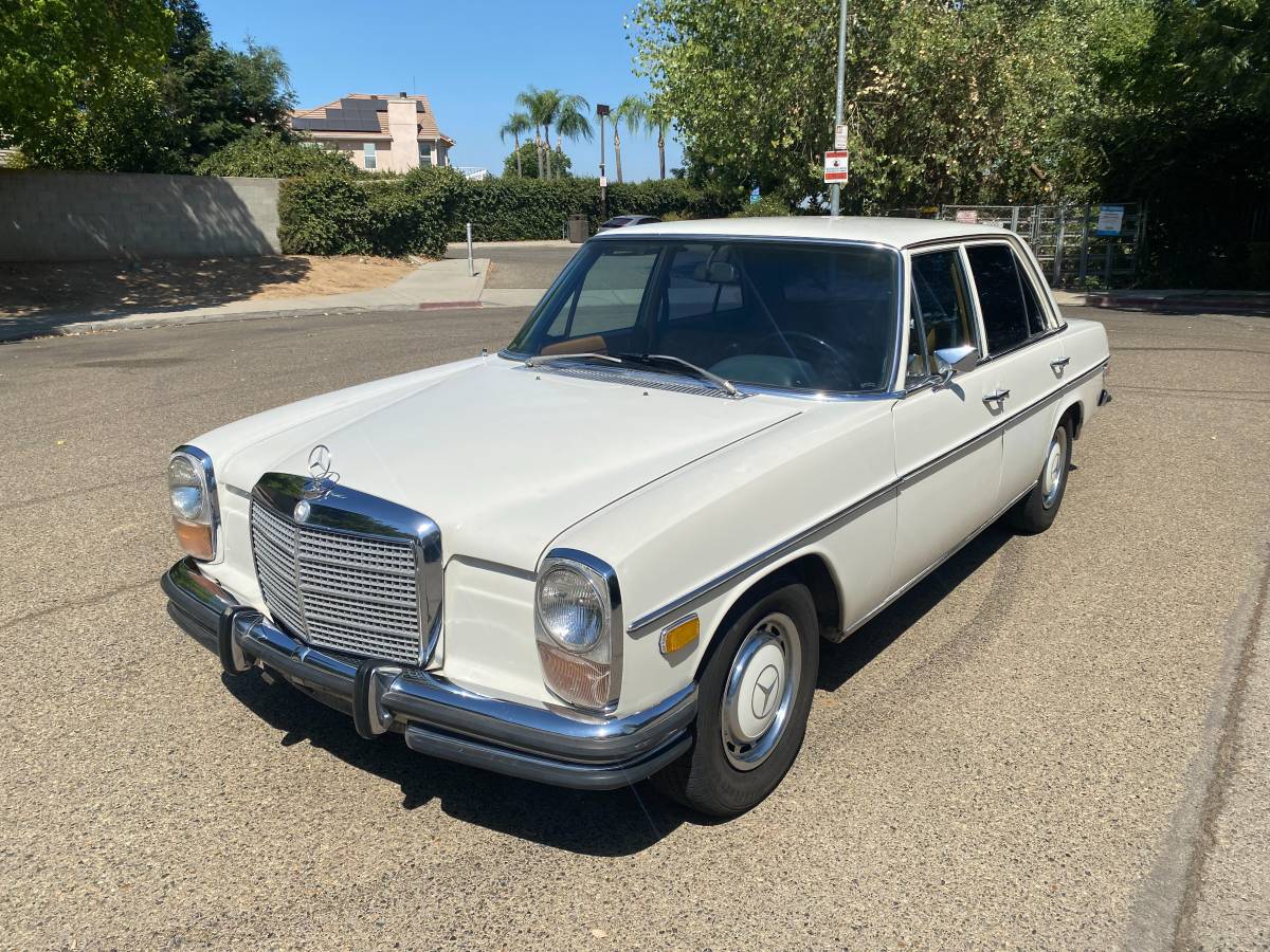 Mercedes-250-2.8-liter-1972-white-16