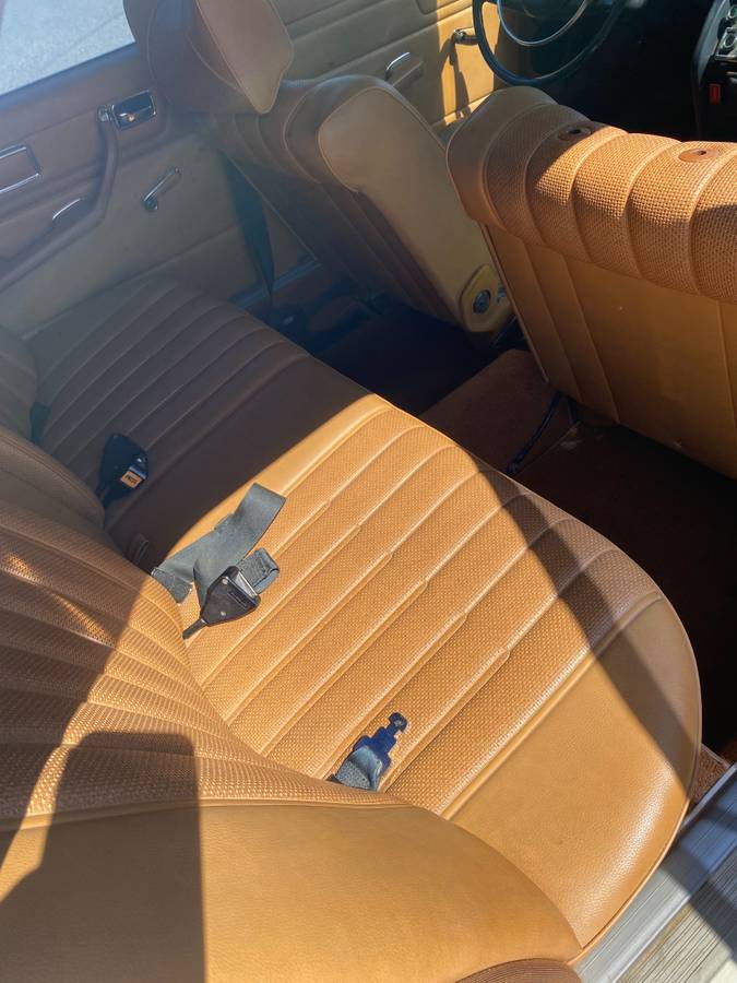 Mercedes-250-2.8-liter-1972-white-6
