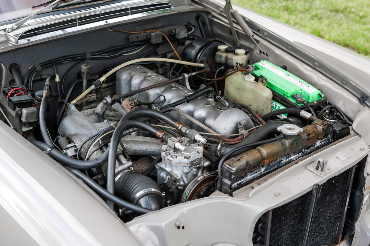 Mercedes-280se-1969-grey-7