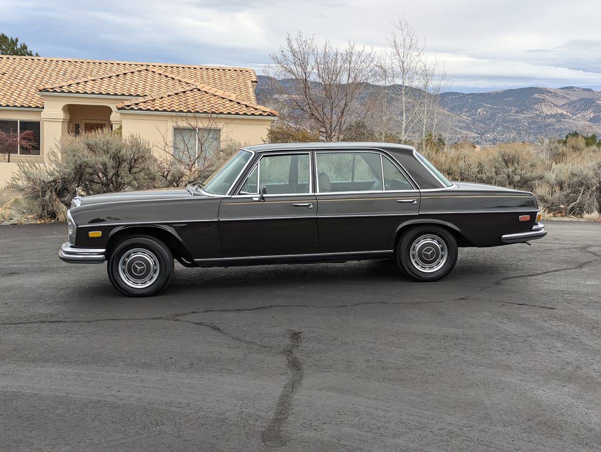 Mercedes-280sel-4.5-1972-brown-1