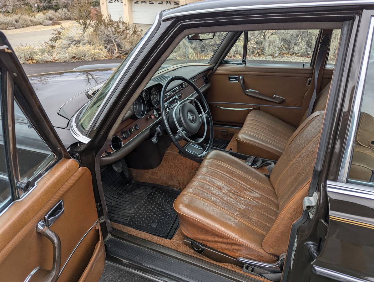 Mercedes-280sel-4.5-1972-brown-12