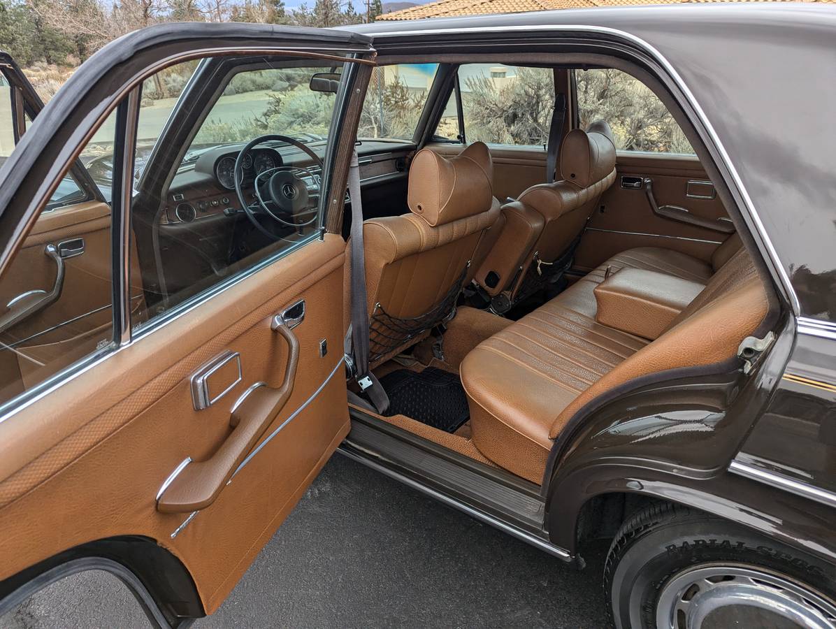 Mercedes-280sel-4.5-1972-brown-14
