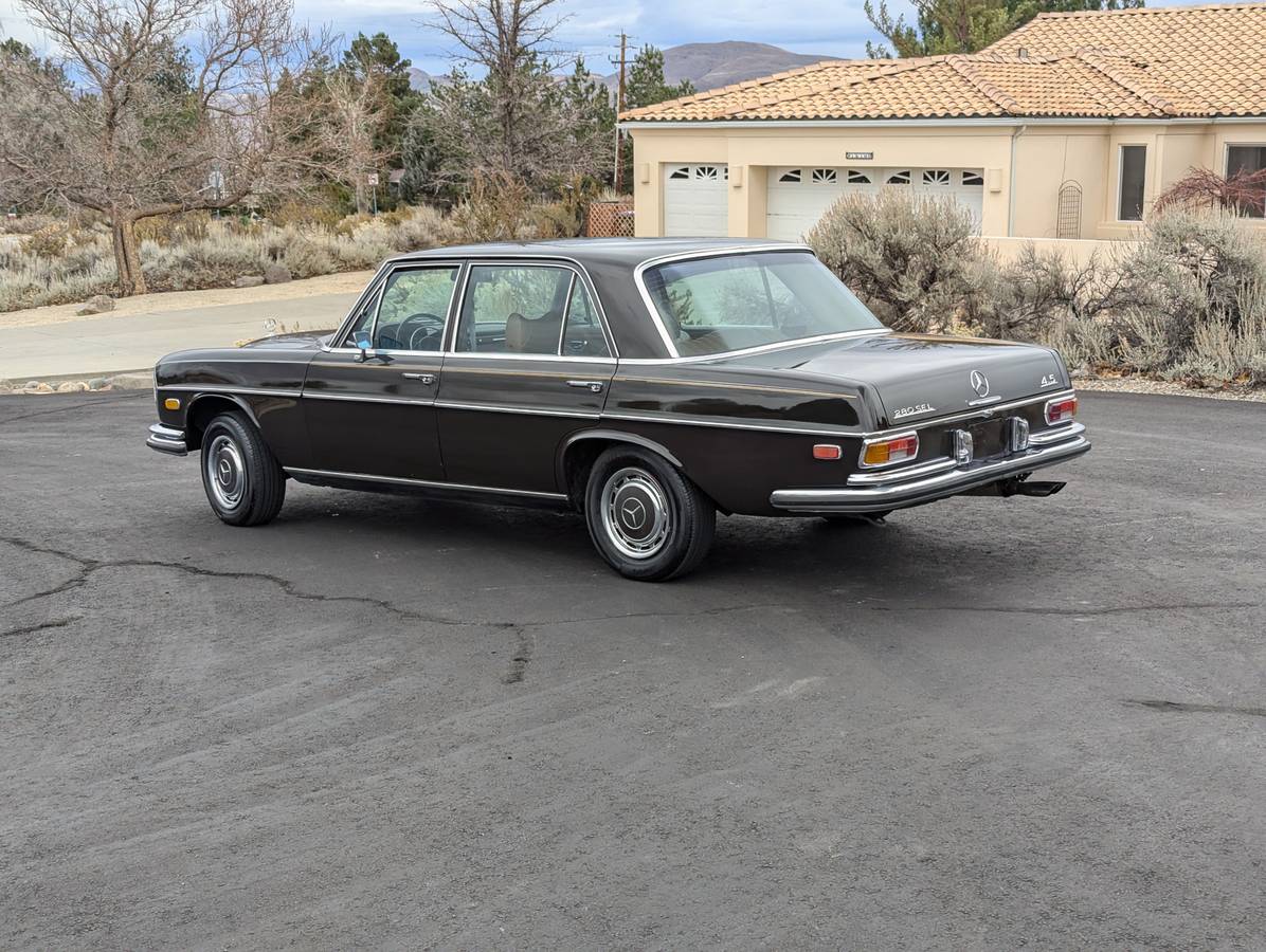 Mercedes-280sel-4.5-1972-brown-2