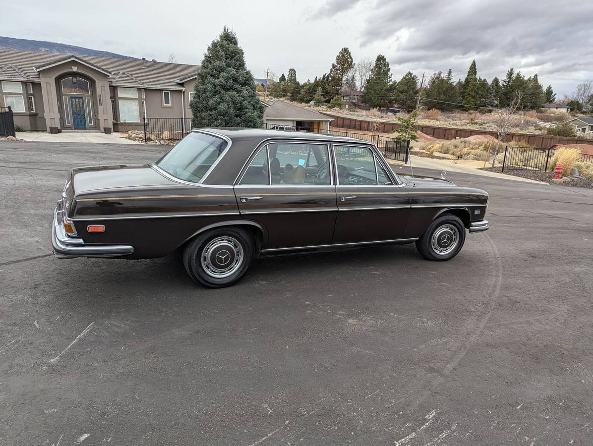 Mercedes-280sel-4.5-1972-brown-5