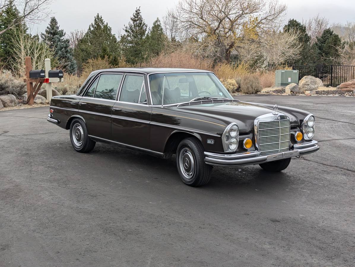 Mercedes-280sel-4.5-1972-brown-6