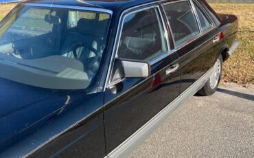 Mercedes-300-se-1988-black-1