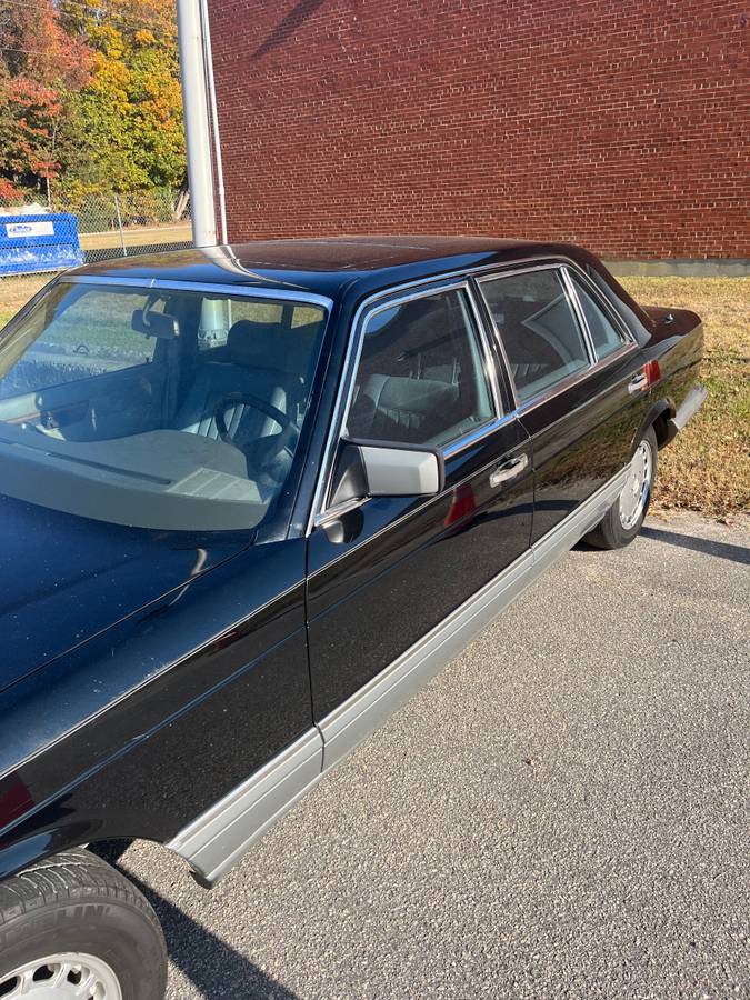 Mercedes-300-se-1988-black-1