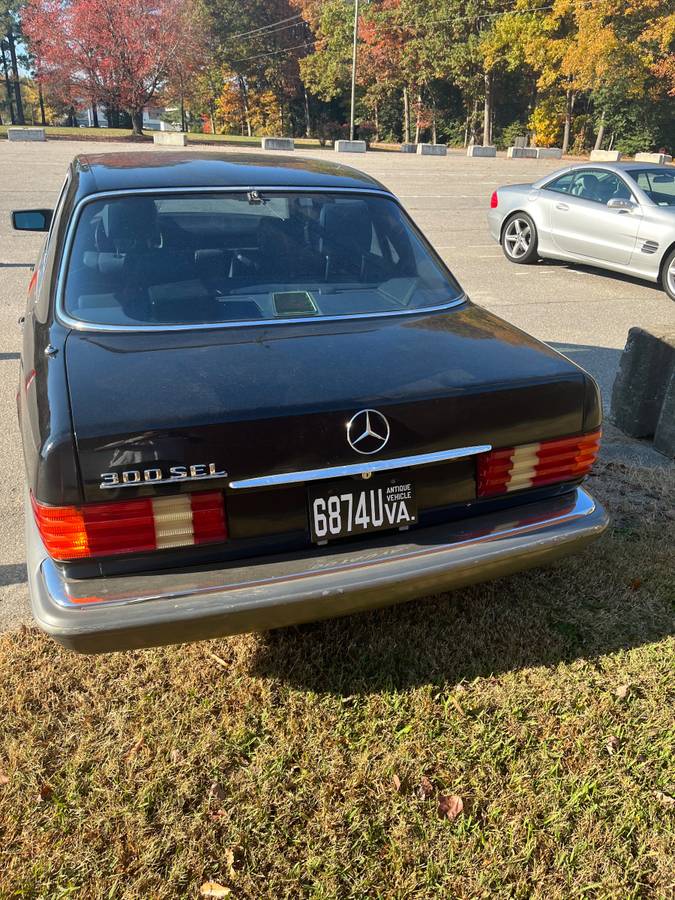 Mercedes-300-se-1988-black-3