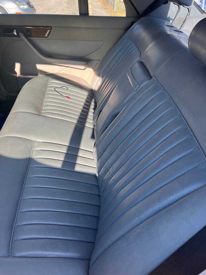 Mercedes-300-se-1988-black-5