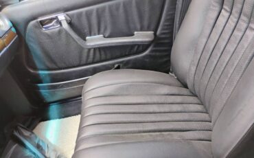 Mercedes-300-td-diesel-1985-white-10