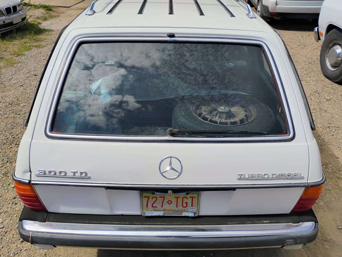 Mercedes-300-td-diesel-1985-white-3