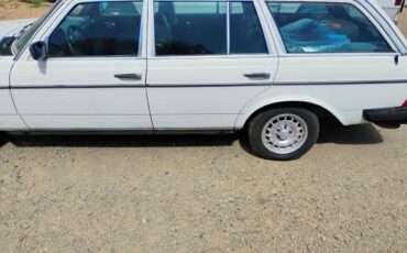 Mercedes-300-td-diesel-1985-white-5