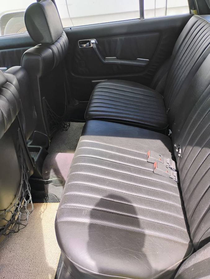 Mercedes-300-td-diesel-1985-white-6