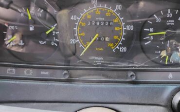 Mercedes-300-td-diesel-1985-white-9
