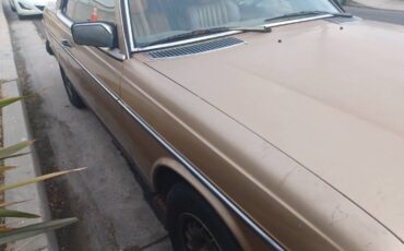 Mercedes-300cd-diesel-1980-4