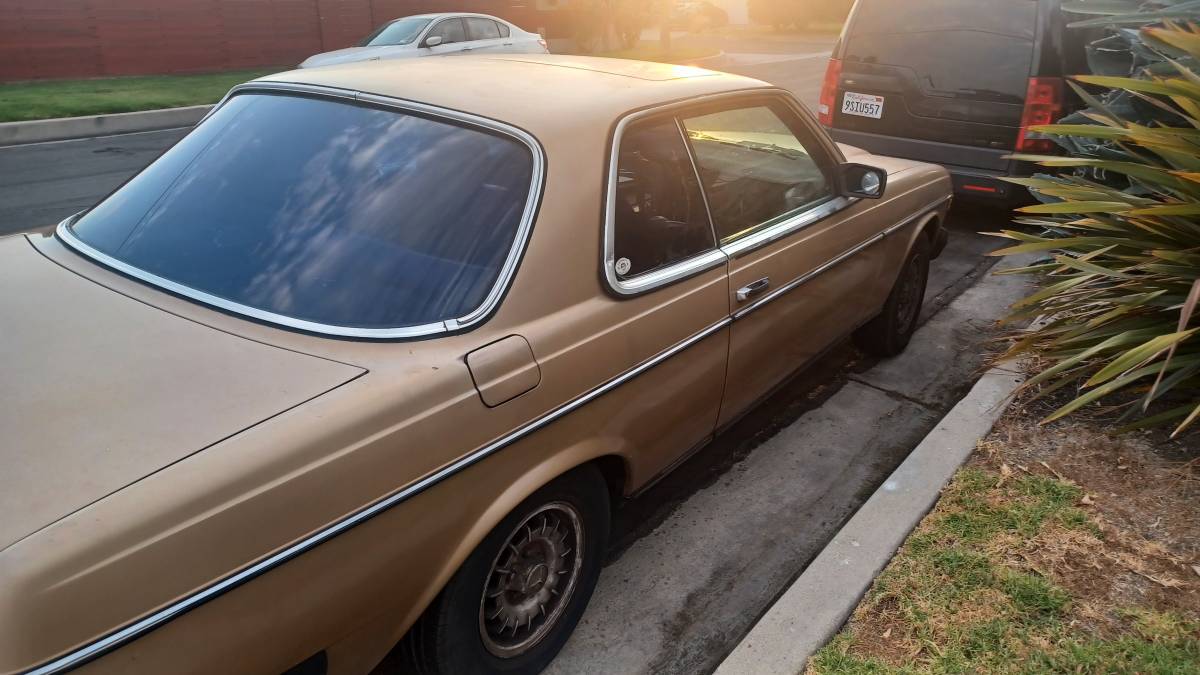 Mercedes-300cd-diesel-1980-5