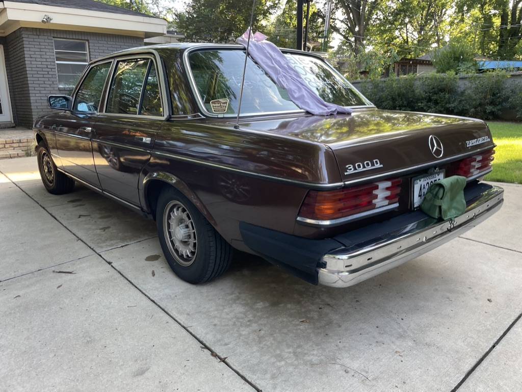 Mercedes-300d-diesel-1984-brown-1