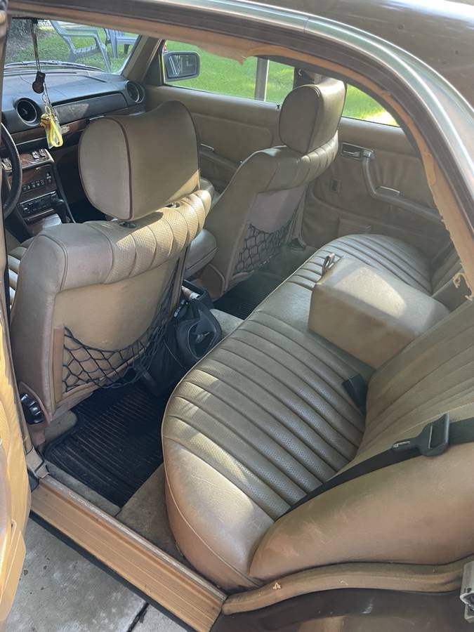 Mercedes-300d-diesel-1984-brown-4