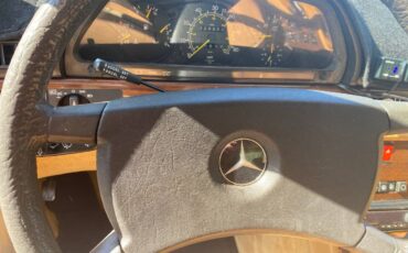 Mercedes-300sd-diesel-1982-black-3