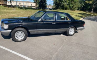 Mercedes-300sd-diesel-1982-black-5
