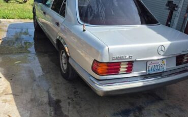 Mercedes-300sd-diesel-1984-silver-1